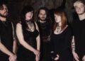 Vídeo de estreia espacial suficiente para o novo single "Devil Me Left On Read"
