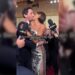 Vídeo mostra Halle Berry beijando Adrien Brody no tapete vermelho