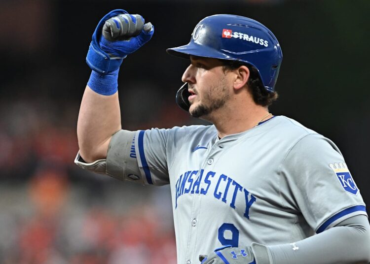 Vinnie Pasquantino, do KC Royals, sai do jogo de treinamento de primavera com lesão no tendão