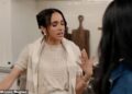 Você é um Mountbatten-Windsor, não um Sussex, os fãs reais dizem a Meghan Markle-enquanto perguntam se o príncipe Harry conhece seu 'sobrenome'