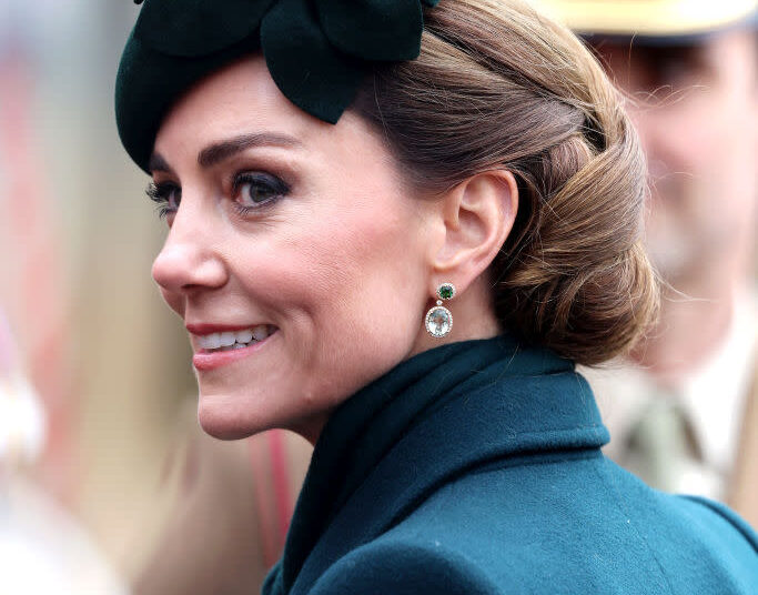 Você pegou o aceno sutil de Kate Middleton à princesa Charlotte durante seu último passeio real?
