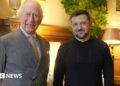 Volodymyr Zelensky recebe uma recepção quente do rei Charles em Sandringham