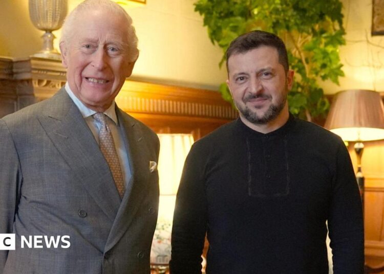 Volodymyr Zelensky recebe uma recepção quente do rei Charles em Sandringham