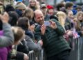 William é rei das selfies com fãs reais em Tallinn