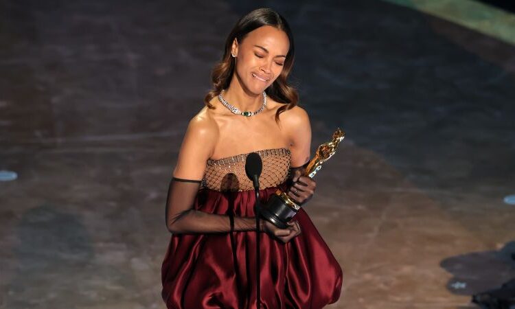 Zoe Saldaña dedica seu Oscar à sua avó imigrante