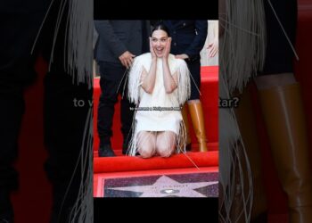 Gal Gadot, the first ever Israeli actress to receive a star😍😍#galgadot#hollywoodwalkoffame#fashion