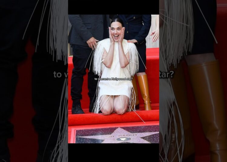 Gal Gadot, the first ever Israeli actress to receive a star😍😍#galgadot#hollywoodwalkoffame#fashion