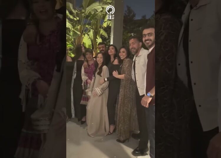نظرات أحمد العوضي لرحمة محسن تثير المتابعين