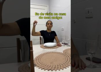 É visita ou realeza? Kk😂 #humor #dublagemdeboche #memes #piadascurtas #comedia #funny
