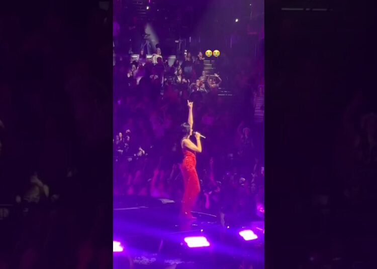 Dualipa singing “Be The one” during Radical Optimism tour Auckland 🇳🇿 last leg of Oceania tour 2025