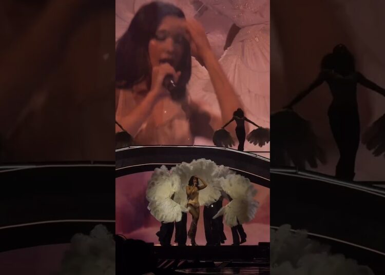 “End Of An Era”live performance by Dualipa during Radical Optimism tour Auckland N2 #dualipa#concert