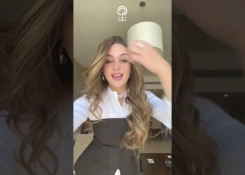 والدة الفنان نور بدر تلفت الانتباه في جولة ترفيهية مع ابنها