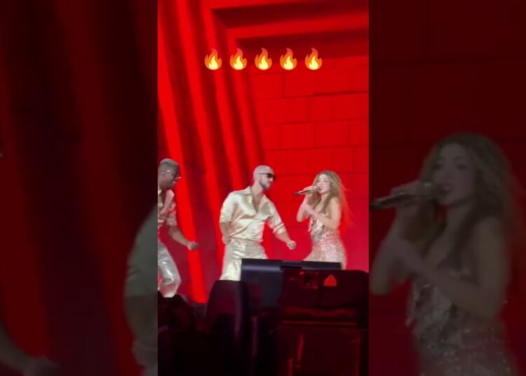 SHAKIRA baila con sus SEXIS BAILARINES en concierto de BRASIL 2025