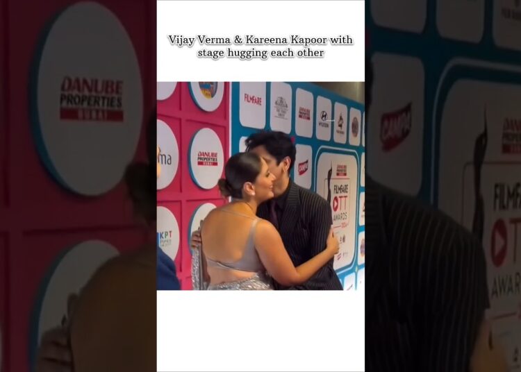 Vijay Verma & Kareena Kapoor with stage hugging each other #viralshots #Vijay Verma