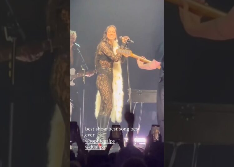 Dualipa performing “These Walls”live onstage during Radical Optimism tour Newzealand 🇳🇿2025 tonight