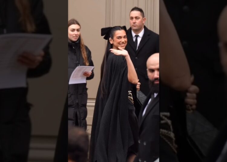 Dua Lipa’s #ParisFashionWeek look at the Chanel show😩🥰👑✨ #chanel#dualipagoddess#beauty