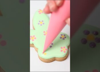 Wet on Wet Icing technique to make beautiful designs! ##howtodecoratecookies #royalicing