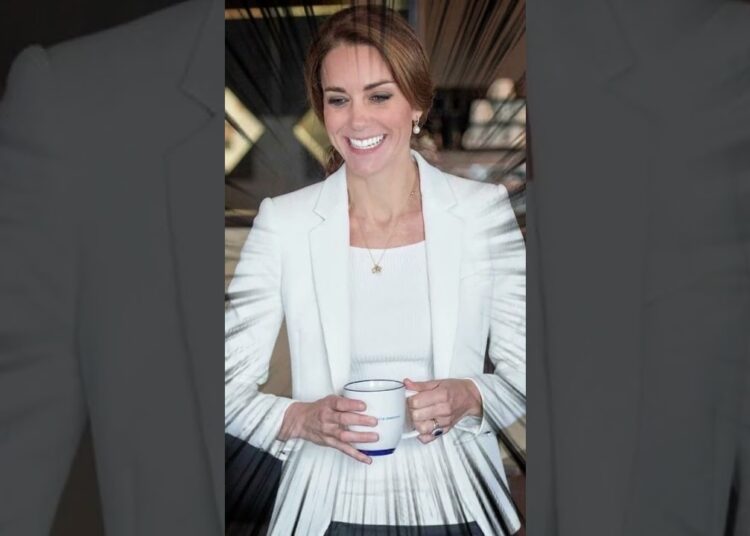 Kate foge de perguntas com truque do café!  #shortsyoutube    #shortsfeed   #news  #viralshort