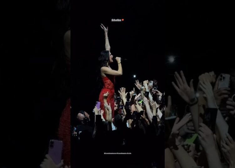Our Icon DUALIPA showing love for Fans in Auckland during Radical optimism tour 2025,second night🇳🇿