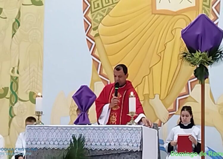 Santa Missa Paróquia Cristo Rei Realeza PR. Domingo de Ramos 13/04/25.