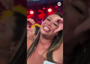 QUE VOZ, BRASIL! 😍 A Bruna Lipiani surpreendeu ao soltar a voz no meio do auditório