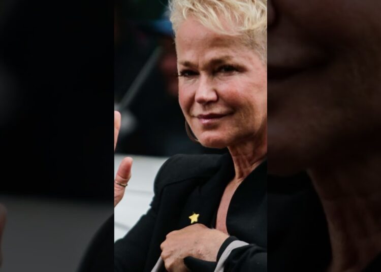 Xuxa dá declaração sobre relação com a filha e internautas comentam #shorts