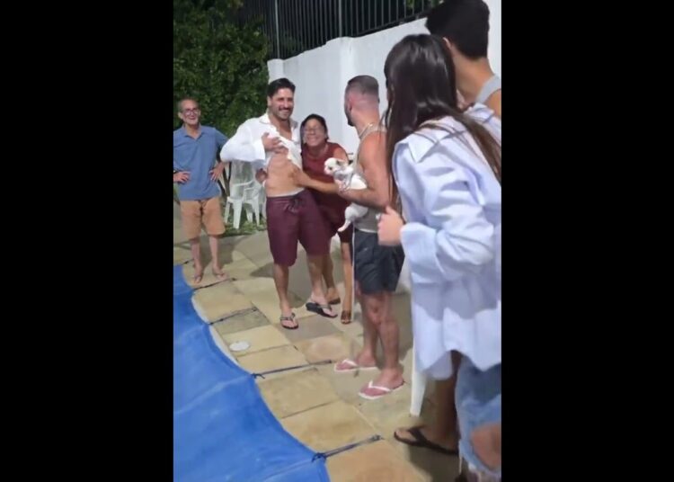 DONA DELMA BEIJA TANQUINHO DO NAMORADO DA VITÓRIA  #bbb25 #bbb #fofoca #bbbnoticias