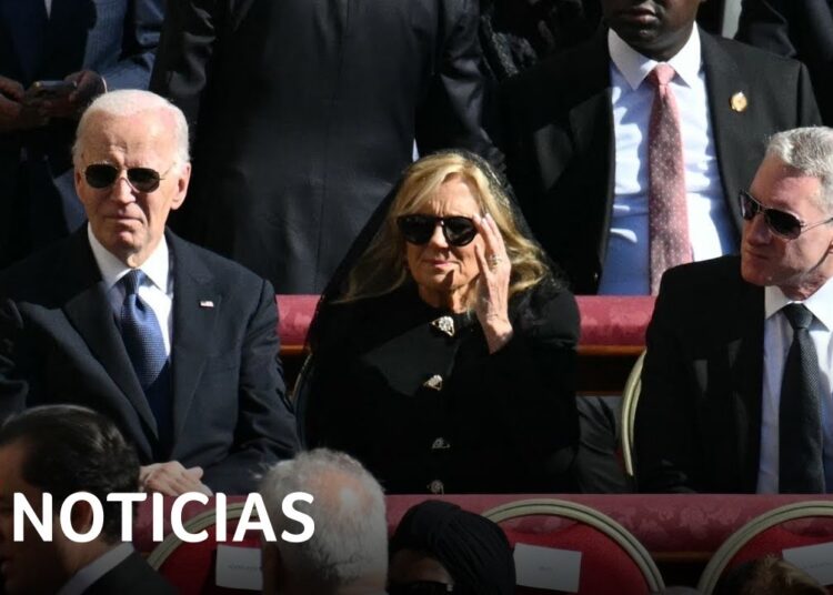 Así está organizado público, gobernantes y realeza para el funeral del papa | Noticias Telemundo
