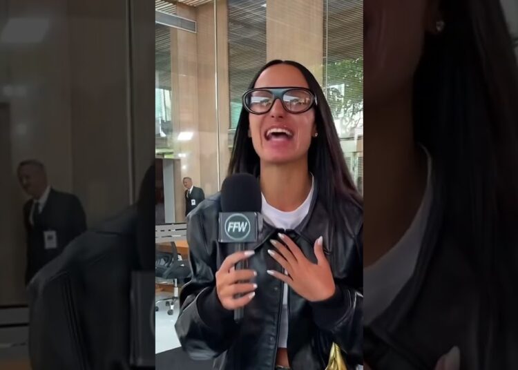 Influenciadores e celebridades desfilando durante o São Paulo Fashion Week!
