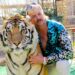 A estrela de 'Tiger King' Joe Exotic diz que se casou com o companheiro de companheiro