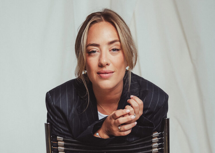 Amanda Hirsch, anfitriã de 'Not Skinny, mas não gorda', sinais com WME