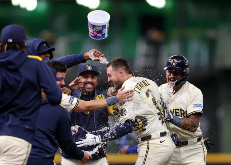 Brewers 3, Royals 2: Brice Turang's Bunt no 11º turno e os primeiros trabalhos de Freddy Peralta no monte ajudam a espremer a vitória