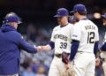 Brewers Blank Royals 5-0 Atrás de estreia forte do estreante Chad Patrick