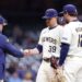 Brewers Blank Royals 5-0 Atrás de estreia forte do estreante Chad Patrick