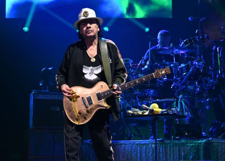 Carlos Santana hospitalizou após 'emergência médica' durante a verificação de som do concerto: Relatório