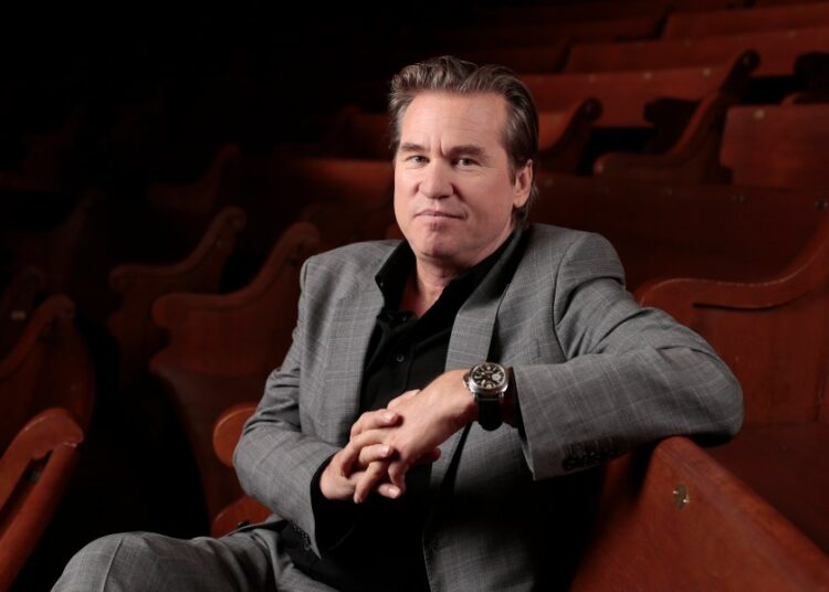 Celebridades prestam homenagem ao ator Val Kilmer