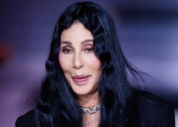 Cher lamenta perda de 'Brilliant' e 'Brave' Friend