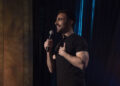 Como assistir a estrela 'Ted Lasso' Brett Goldstein's Stand-up Special