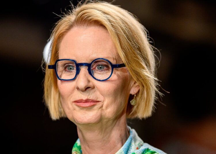 Cynthia Nixon Reps: camisa de bandeira palestina coincidente