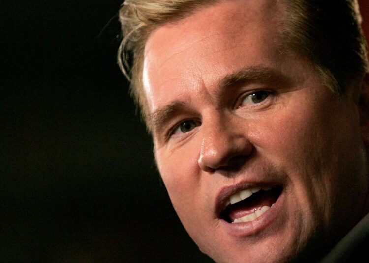 De que Val Kilmer morreu? O ator morreu de pneumonia, relatou o NYT