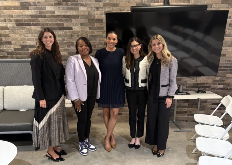 Demi Williams Coles se junta à Lei de Esportes e Entretenimento Fireside Chat Celebrating Women's History Month - Jackson Walker