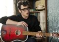 Desculpe Harris Dickinson, mas o melhor John Lennon sempre será Aaron Taylor-Johnson em 'Nowhere Boy'