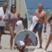 Dolph Lundgren, 67, chega à praia com a esposa Emma Krokdal, 29