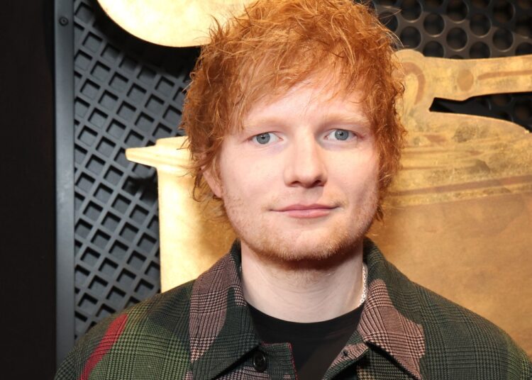Ed Sheeran derruba o novo single 'Azizam'