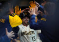 Eric Haase, Christian Yelich Homer para voltar a Chad Patrick como Brewers Blank Royals por 5-0 para a 1ª vitória