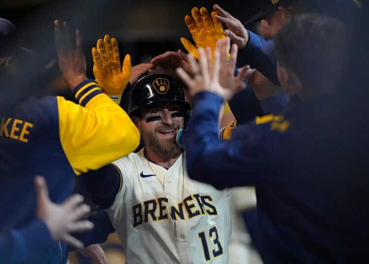 Eric Haase, Christian Yelich Homer para voltar a Chad Patrick como Brewers Blank Royals por 5-0 para a 1ª vitória