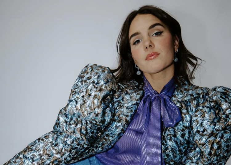 Franni Cash Returns com nova música, turnê e equipe