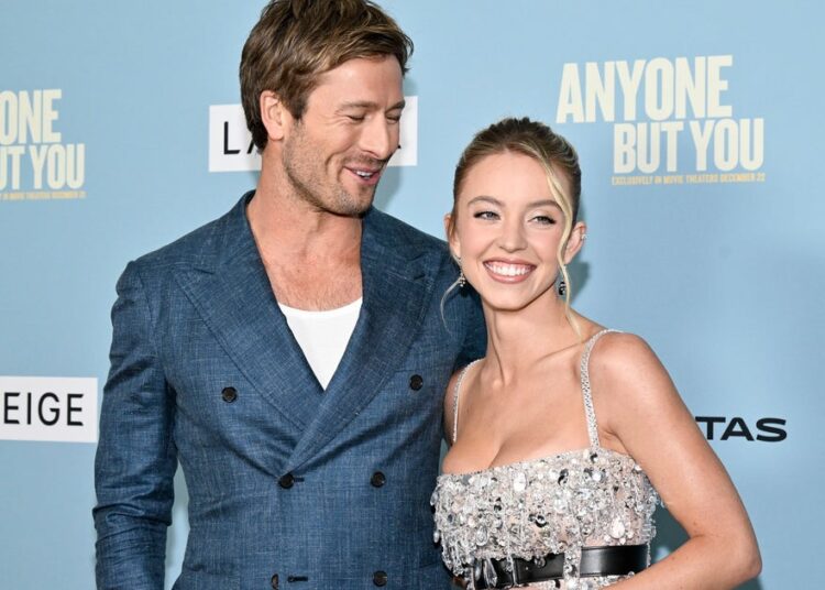 Glen Powell confirma que Sydney Sweeney participou do casamento de sua irmã