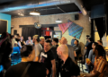 Glenwood Martini Bar abre em Rogers Park, oferecendo coquetéis clássicos, entretenimento ao vivo
