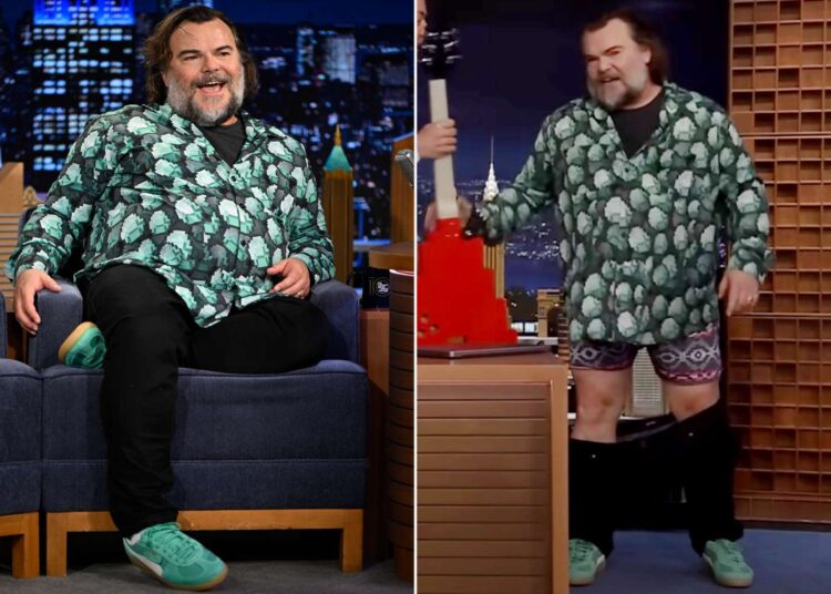 Jack Black tem mau funcionamento do guarda -roupa durante a entrada do 'Tonight Show': Assista